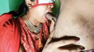 Desi aunty giving deep throat blowjob